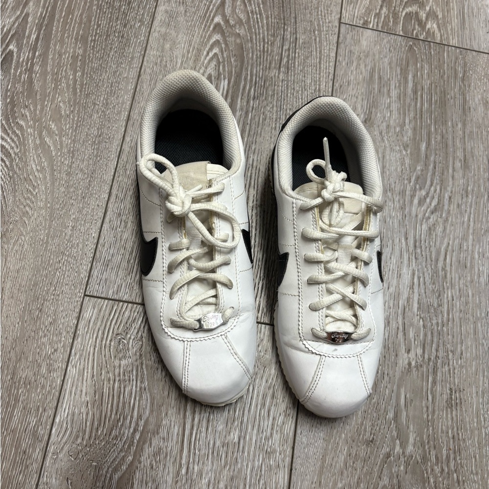 Nike Cortez black and white shoes - Picture 4 of 11